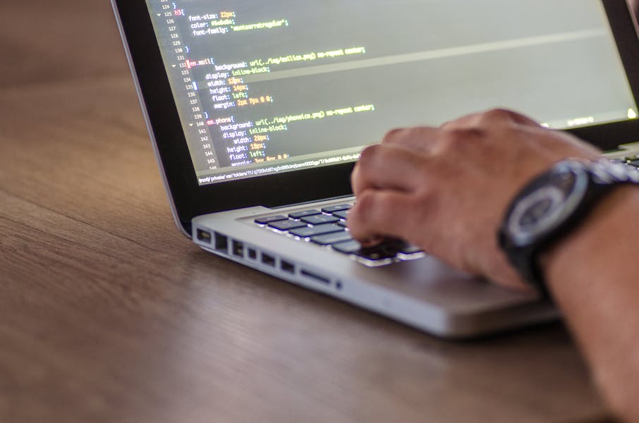 Entwicklerin erfasst einen Bug mit Screenbug